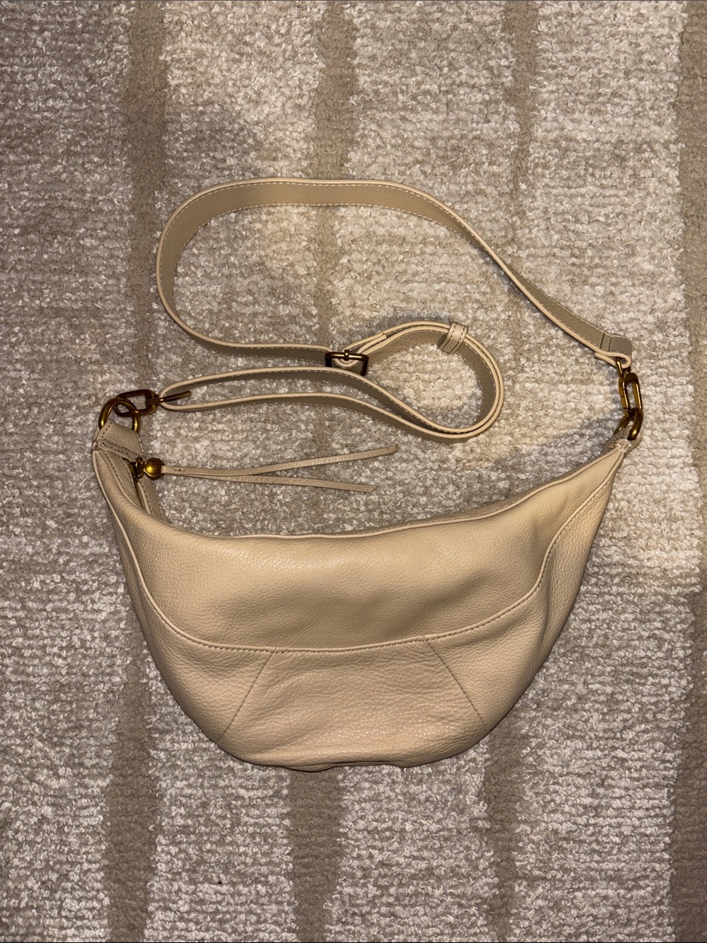 HOBO Carmen Sling Crossbody Bag 🫶🏼 - Picture 3 of 9